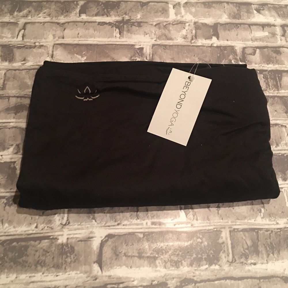 Beyond Yoga Secret pocket Infinity Scarf